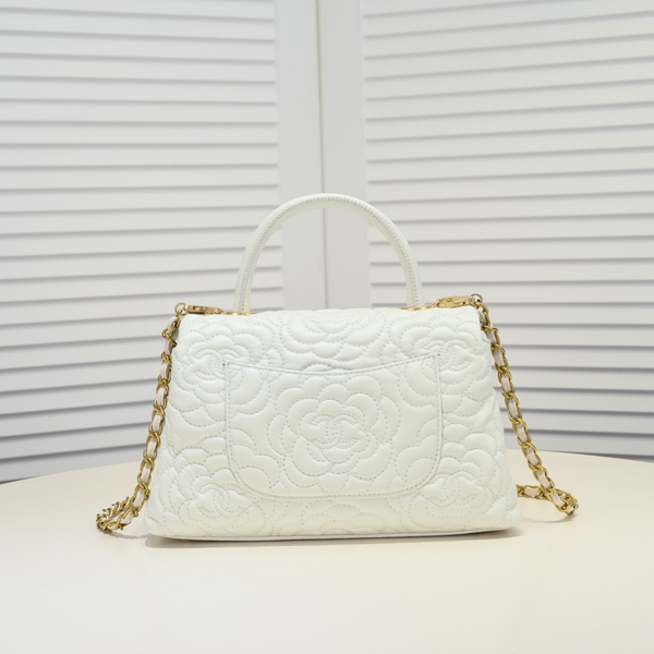 シャネルバッグ側面デザイン